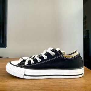 Converse Black and White Size US 6 Sneakers